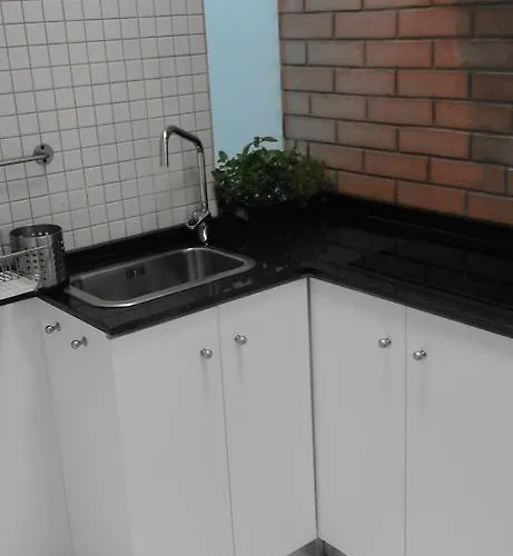 House Cedofeita Дом отдыха *